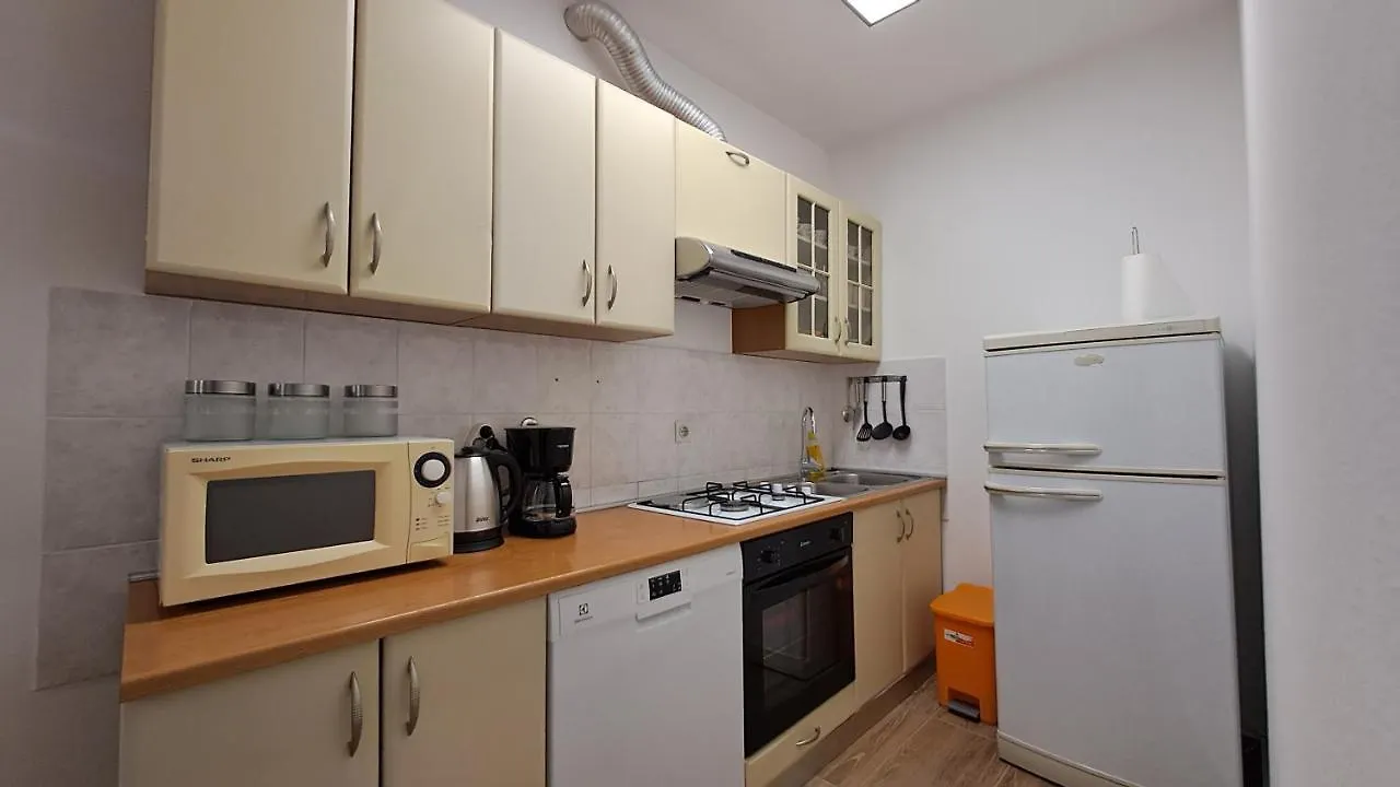 Greenline Pula Apartment 0*,