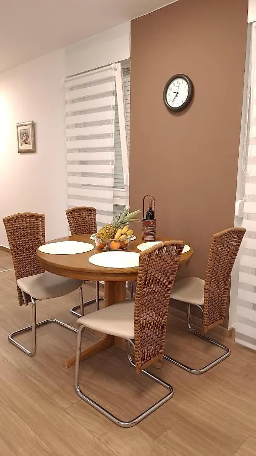 Greenline Pula Apartment 0*,